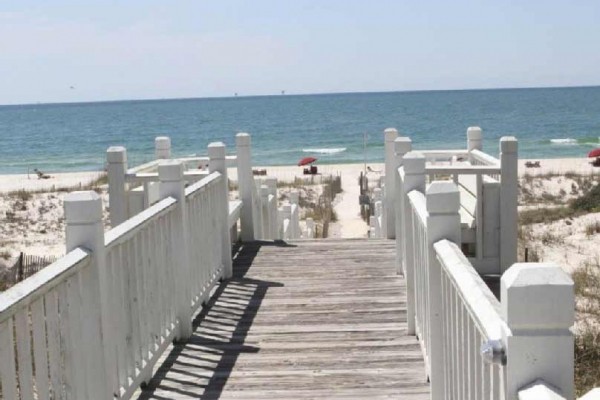 [Image: Kiva Retreat - Beautiful Gulf Beaches, Golfing, Pools, Family Friendly]