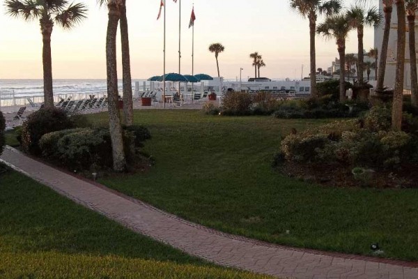 [Image: Studio Condotel with Great View of the Beach]