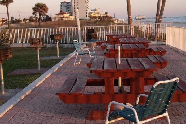 [Image: Studio Condotel with Great View of the Beach]