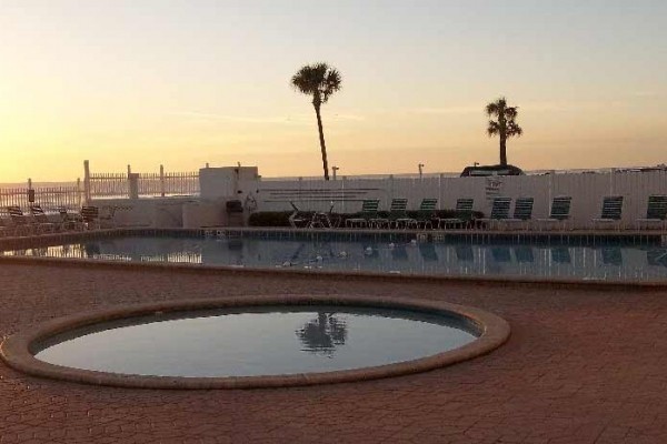 [Image: Studio Condotel with Great View of the Beach]