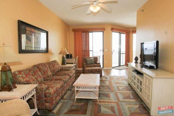 [Image: One Bedroom Gulf Front Condo with Reserved Parking - Fall Rates Start Now!]