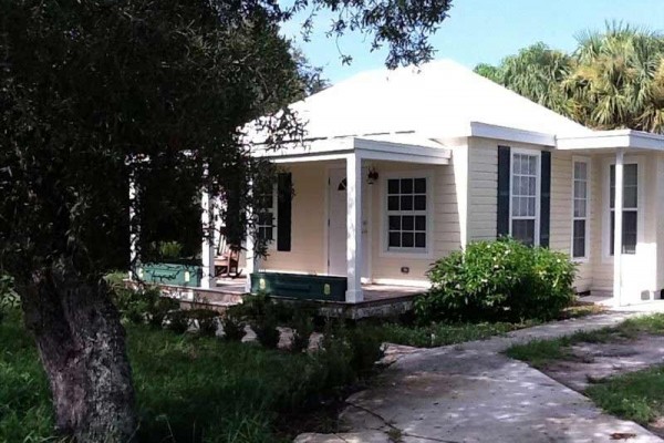 [Image: Historic Cottage Provides Affordable Old Florida Experience]
