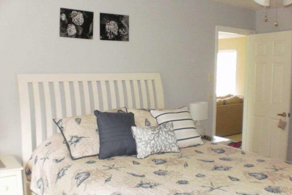 [Image: Adorable Ranch, Completely Renovated Inside, Cul-De-Sac, 3 BR 2 BA Sleeps 6-8]