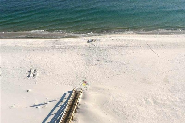 [Image: Beachfront Reduced Oct 19-25th $159/N-Nov&amp;Dec #159/N $954/W 7th Ni Free]