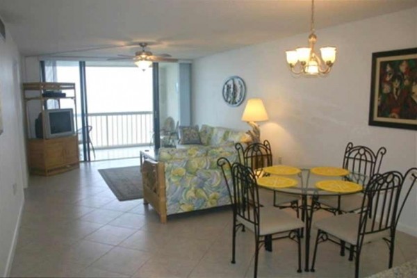 [Image: Hutchinson Island, Florida, Oceanfront, 2BR/2BA Condominium]