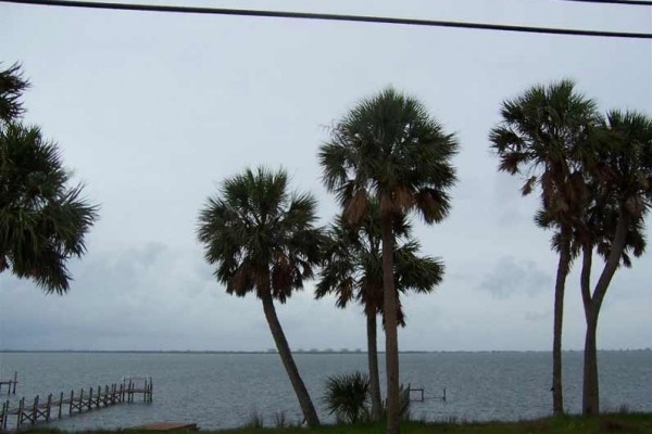 [Image: Fisherman's Cottage-Beautiful Waterfront Home with Dock]