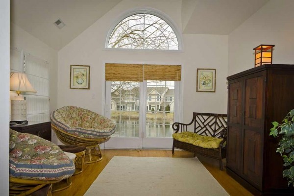 [Image: Beautifully Decorated, Comfortable Carriage Home--Sleeps 12]