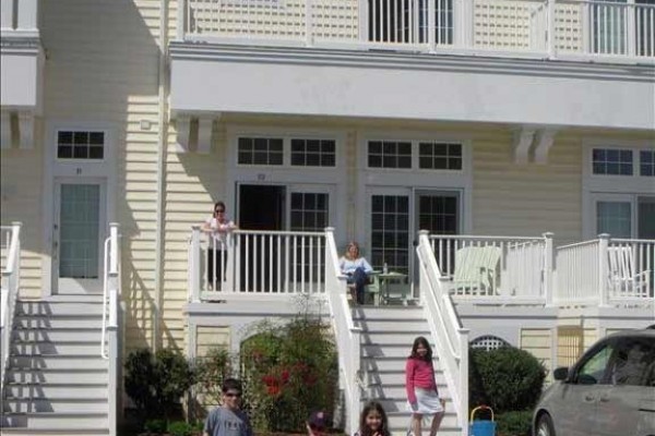 [Image: 4 Bedroom Townhome/ Condo 3 Miles from the Beach.]
