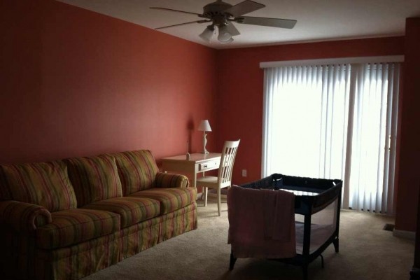 [Image: 4 Bedroom Townhome/ Condo 3 Miles from the Beach.]