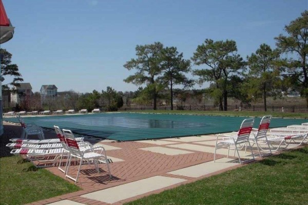 [Image: 4 Bedroom Townhome/ Condo 3 Miles from the Beach.]