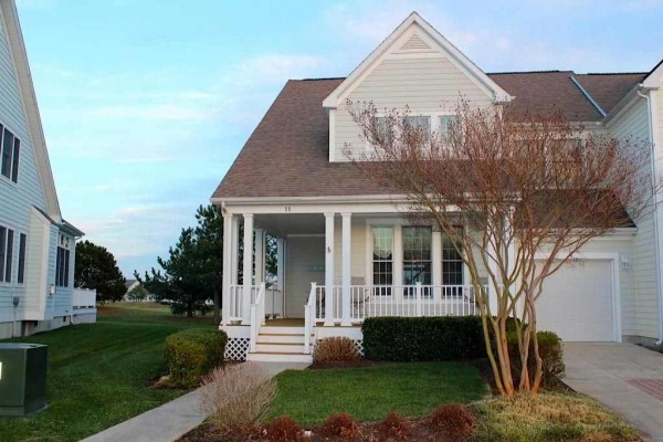 [Image: Beautiful Golf, Beach and Tennis Retreat! 4 BR'S on the Golf Course.]