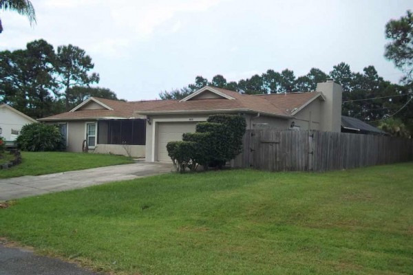 [Image: Reasonably Priced 4 Bedrm/2 Bath W/ Screened-in Pool &amp; Privacy Fence]