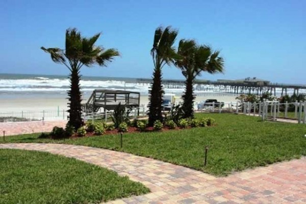 [Image: Brand New Ocean Front 4bdrm 3 BA May Special $1500]