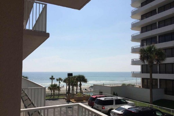 [Image: Beautiful Condo on the Beach in Daytona Beach Shores]