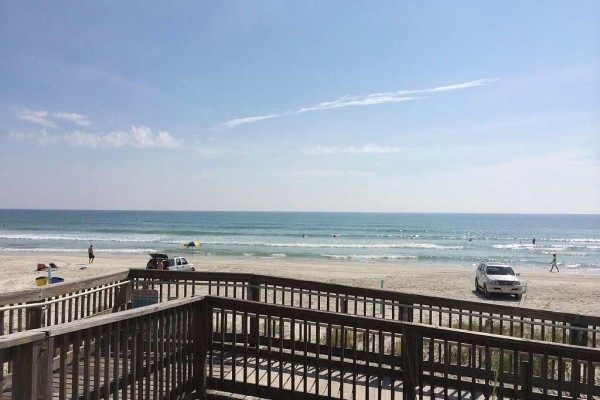 [Image: Beautiful Condo on the Beach in Daytona Beach Shores]