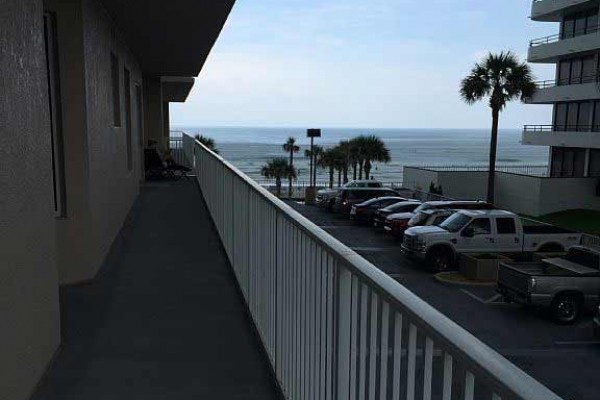 [Image: Beautiful Condo on the Beach in Daytona Beach Shores]