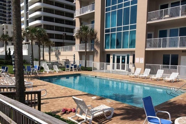 [Image: Beautiful Condo on the Beach in Daytona Beach Shores]