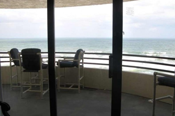[Image: Daytona Beach Direct Oceanfront 2 Bd 2 BA Condo*September Special*]