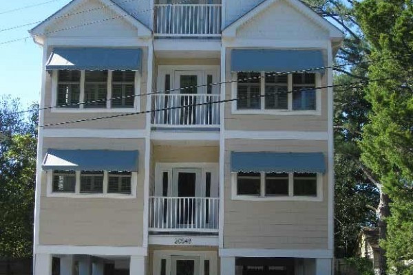 [Image: 5 Bedroom Home - July and August Weeks Still Available. 8.5 Blocks to Beach]