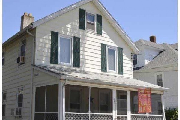 [Image: Rehoboth Beach 3-Bed/1-Bath in-Town Condo Only 1.5 Blocks to Beach!]