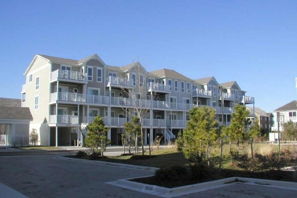 [Image: N. Bethany Luxury Townhome on Bay - Pool &amp; Short Walk to Beach]