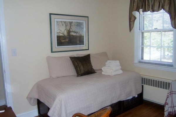[Image: Furnished Corporate/Vacation Rental Minutes from Business District]