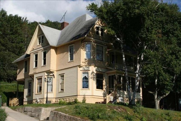 [Image: Tritsch House B&amp;B Beautifully Restored Queen Anne Alma Wi]