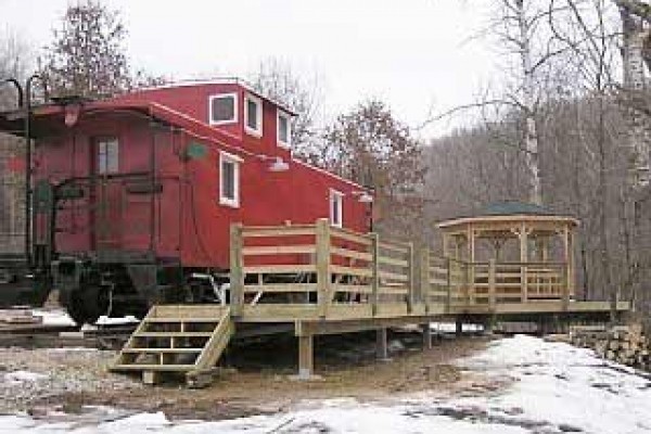 [Image: Romantic Get-a-Way!! 1954 Rail Road Caboose with Hot Tub!!]
