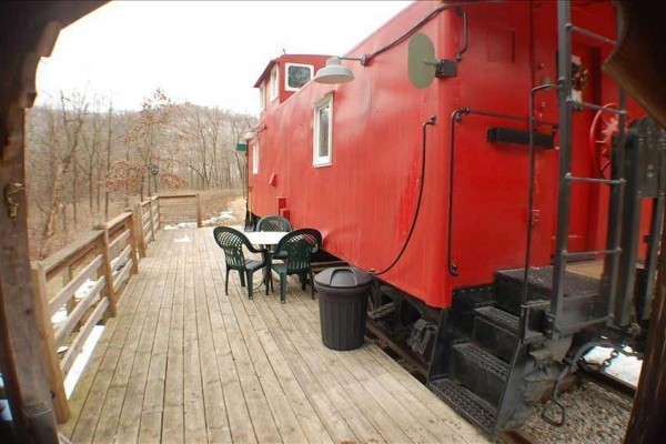 [Image: Romantic Get-a-Way!! 1954 Rail Road Caboose with Hot Tub!!]