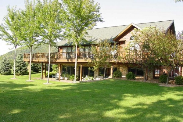 [Image: Private Retreat on the Mississippi River]