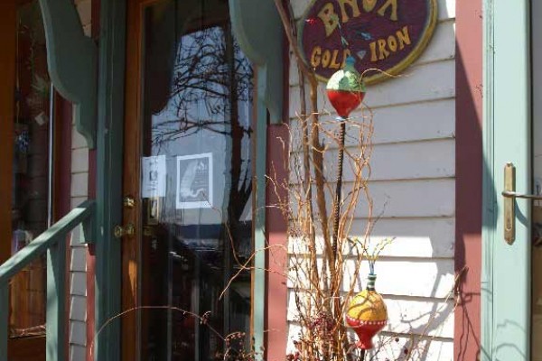 [Image: Beautifully Decorated Home at Pepin Wisconsin Open Year Around]