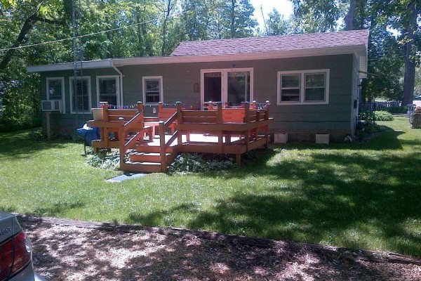 [Image: Lake House Cottage. Steps from Lake and Pier. Pontoon Boat Available for Rental]