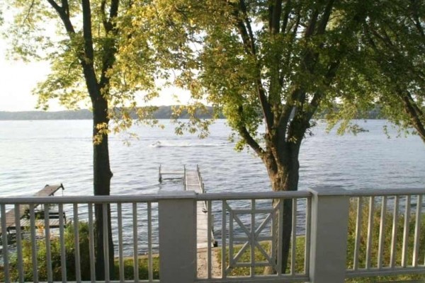[Image: Absolutely Adorable Lakefront Home for Rent on Lake Delavan]
