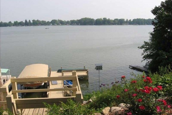 [Image: Relax in This Lakefront Retreat on Potters Lake, East Troy, Wi]