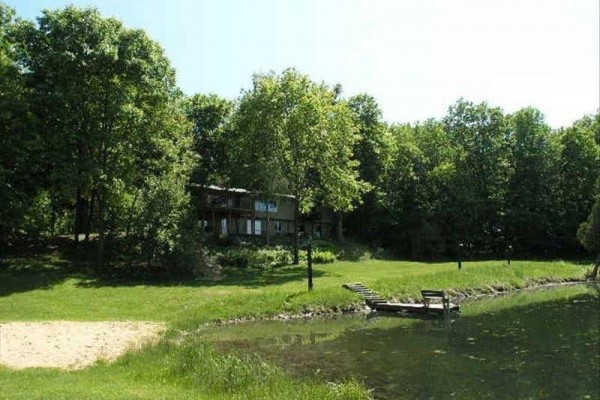 [Image: 20 Acres with Private Lake! Close to Golf Courses!]