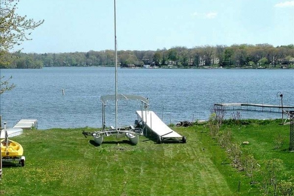 [Image: Pewaukee Lake - Waterfront Home - 3 BR/2 1/2 BA - Game Room]