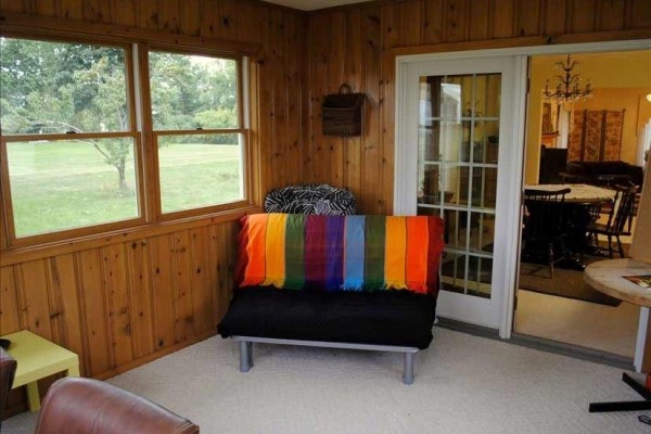 [Image: 3/BR 2/BA + Sunroom : Countryside Home, Minutes to Madison.]
