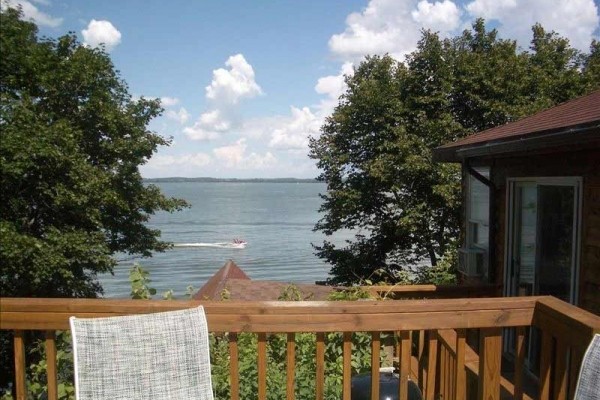 [Image: Two Bedroom Cottage with Great Lake Views!]