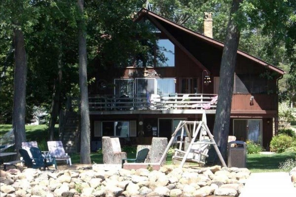 [Image: Lake Wisconsin's Premiere Rental Home]