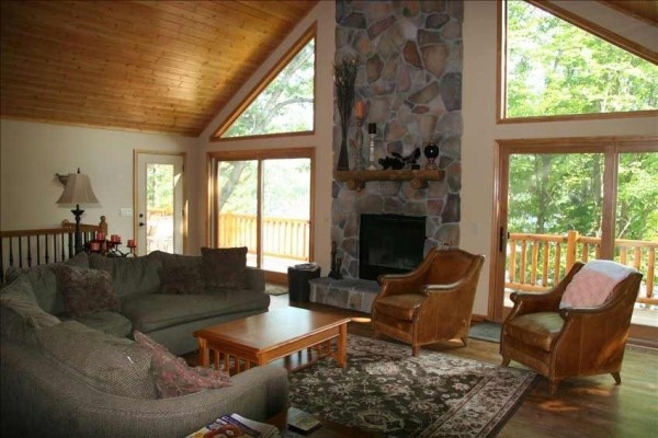 [Image: Log Lake Home - 4000+ Sq Ft of Luxury in the North Woods! (We Dont Use Calendar)]