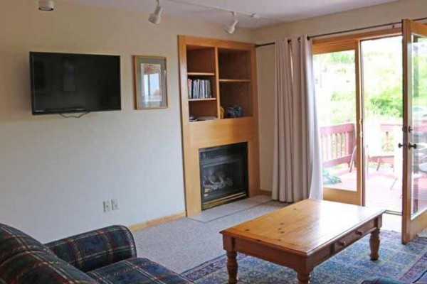 [Image: Bayfield-New Listing! Condo #203 Sleeps 6, Walk to Everything. Loaded!]