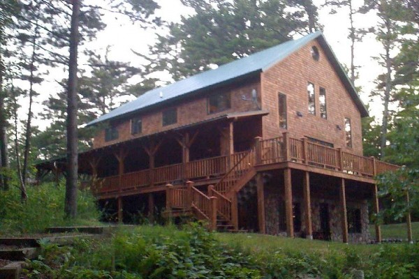[Image: Lake Superior Beachfront, 4+ Bedrooms, Spectacular Timberframe Home]