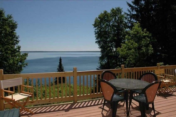 [Image: Malcolm's Place-Charming 2 Bedroom Lake View Home.]