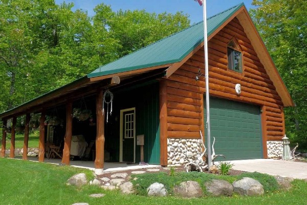 [Image: Superior Horizons Carriage House Next to the Apostle Islands]