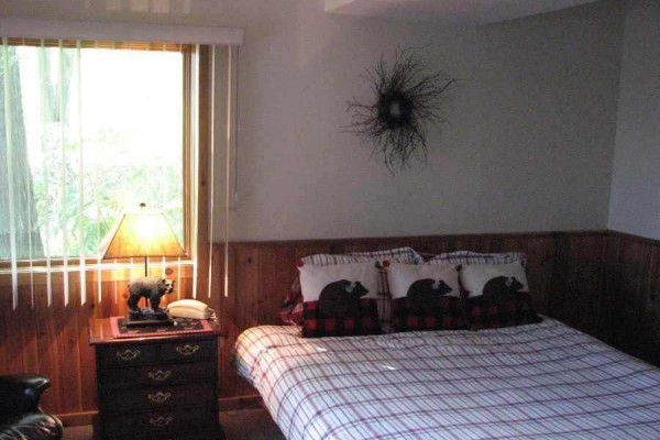 [Image: 3 Bedrooms/2baths, Pine Point Cottage Overlooking Lake Superior]