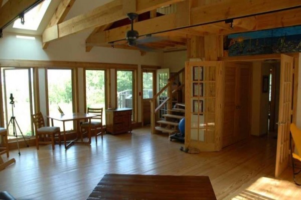 [Image: Artist's Lake-View Country Home (Now 20% Discount July Weeks)]