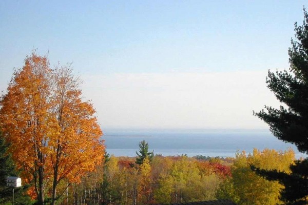 [Image: Bayfield Country Estate Cottage with Lake Superior Views]