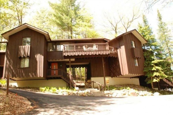 [Image: Valhalla Townhome Near Mt Telemark $135-$260 Wooded Area]
