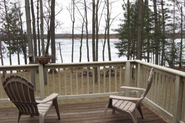 [Image: Outstanding Property on Great Fishing Lake]