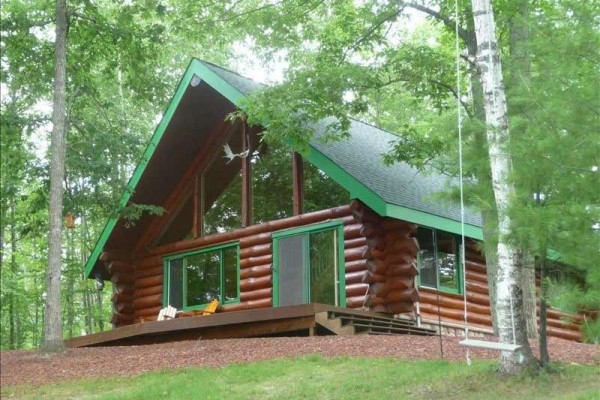 [Image: Private Lake Log Cabin]